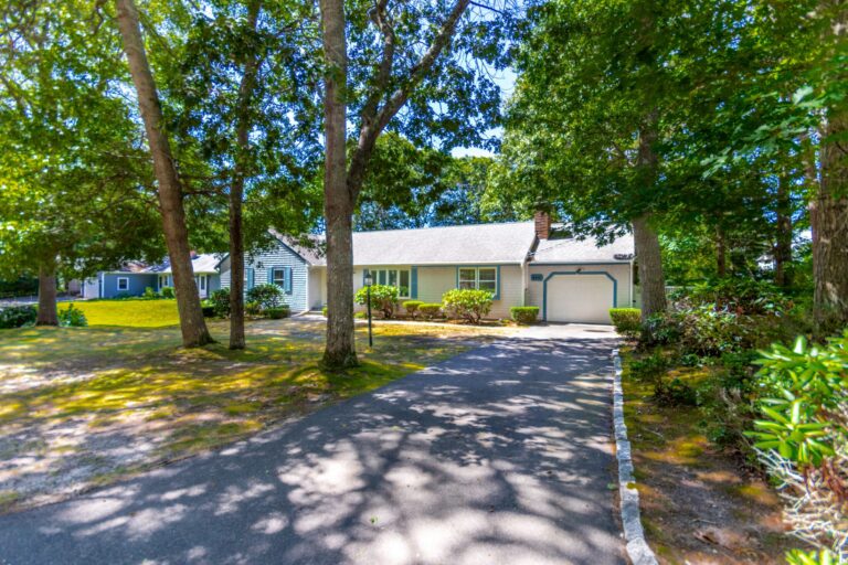 front view of the property 209 Patriot Way, Centerville